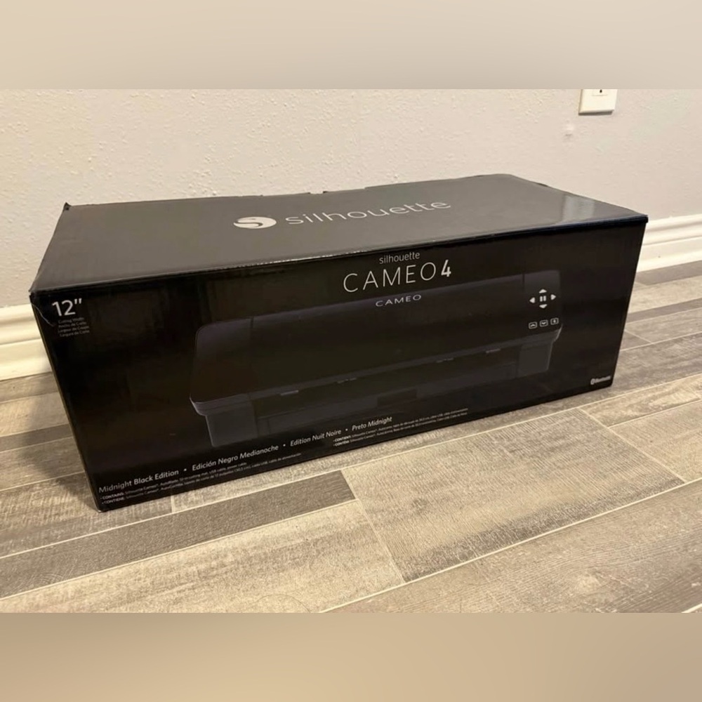 Silhouette Cameo 4 in Classic Black